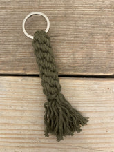 Load image into Gallery viewer, macramé crown knot key ring