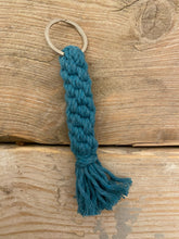 Load image into Gallery viewer, macramé crown knot key ring